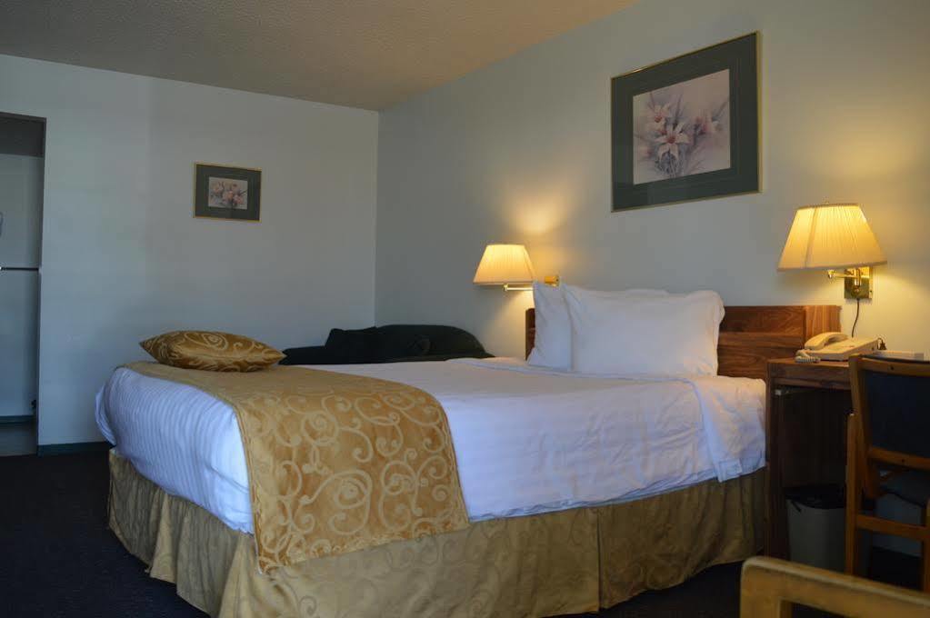 Circle 5 Motel Olds エクステリア 写真